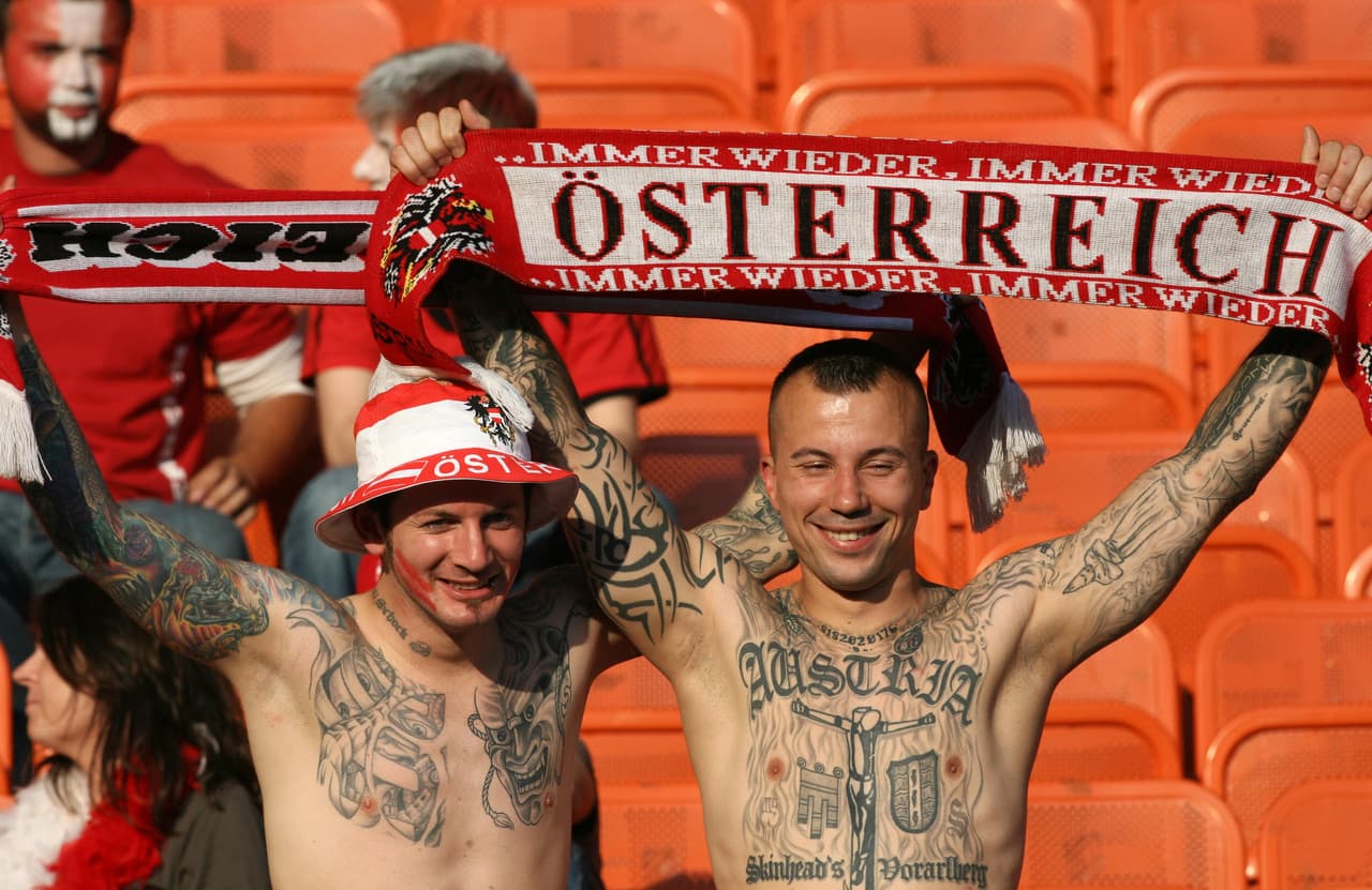 Los fanáticos en el mundo quisieron rendir un homenaje a sus países, equipos o jugadores favoritos por medio de tatuajes. Algunos más grandes y coloridos, con rostros de las figuras y escudos representativos son una muestra del cariño que alrededor del mundo expresan los hinchas del fútbol.