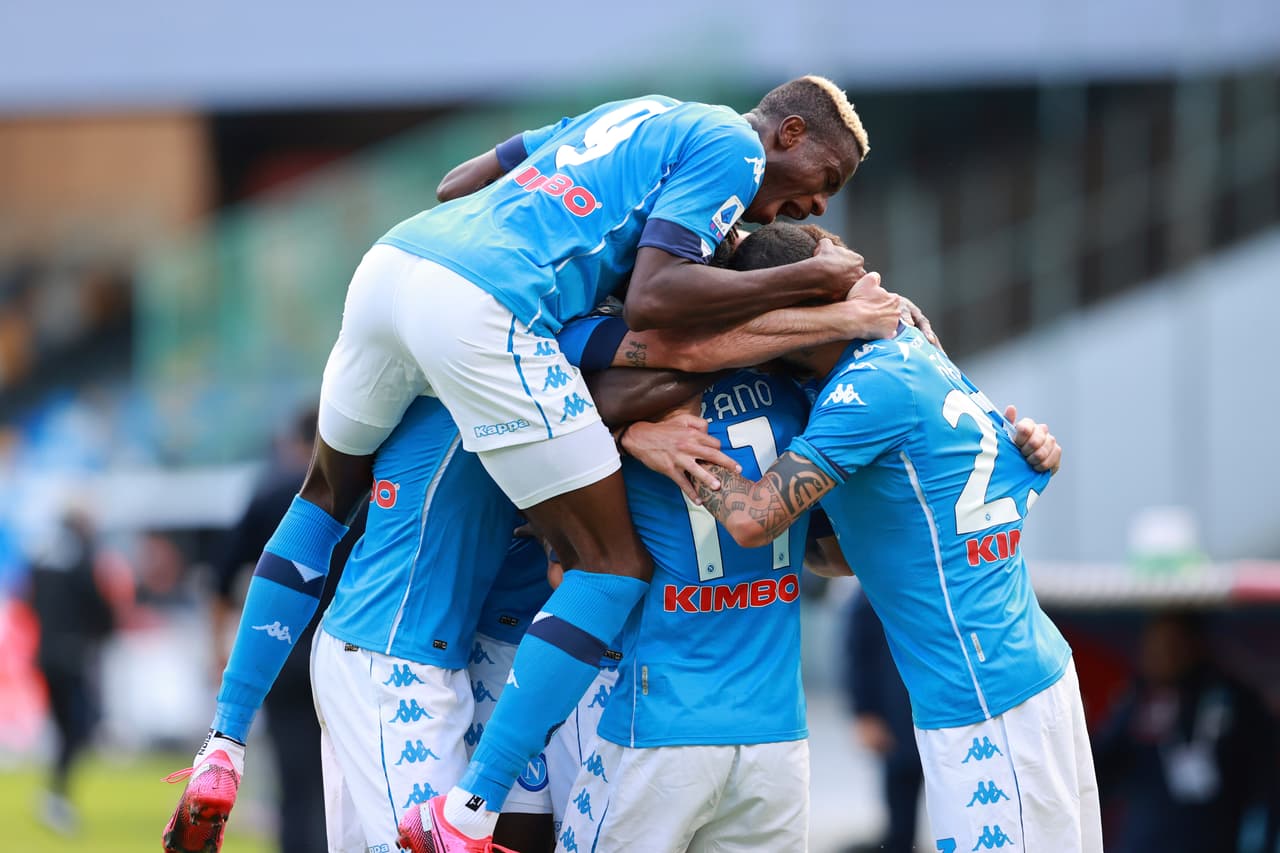 El mexicano marcó los primeros dos goles del partido (23’, 27’) y Matteo Politano (30’) hizo el tercero. Osimhen (43’) anotó el cuarto para los de Gattuso y Lammers (69’) descontaba, pero era demasiado tarde. Napoli tendrá actividad a media semana ante el AZ en la Europa League; Atalanta se medirá al Midtjylland en la Champions.