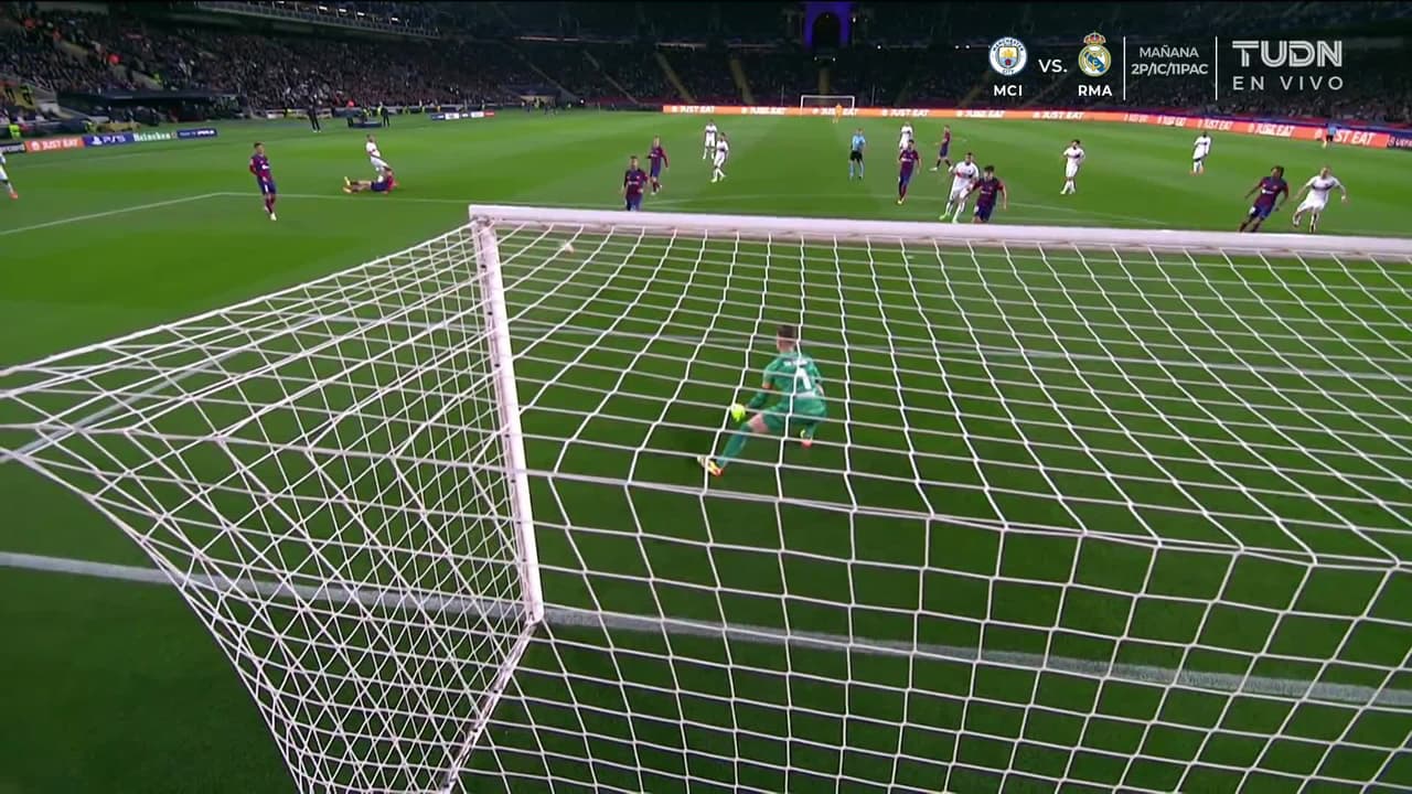 ¡TIRO ATAJADO! disparo por Bradley Barcola.