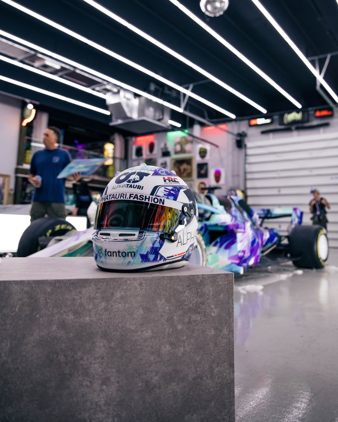 Yuki Tsunoda también tendrá un nuevo diseño en su casco para celebrar la competencia del fin de semana.