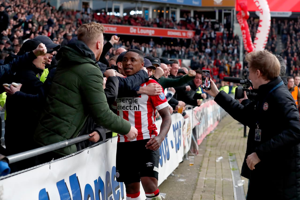 Un golazo con todas las letras del joven holandés, quien ya ha sido puesto en el radar de la Premier League.
