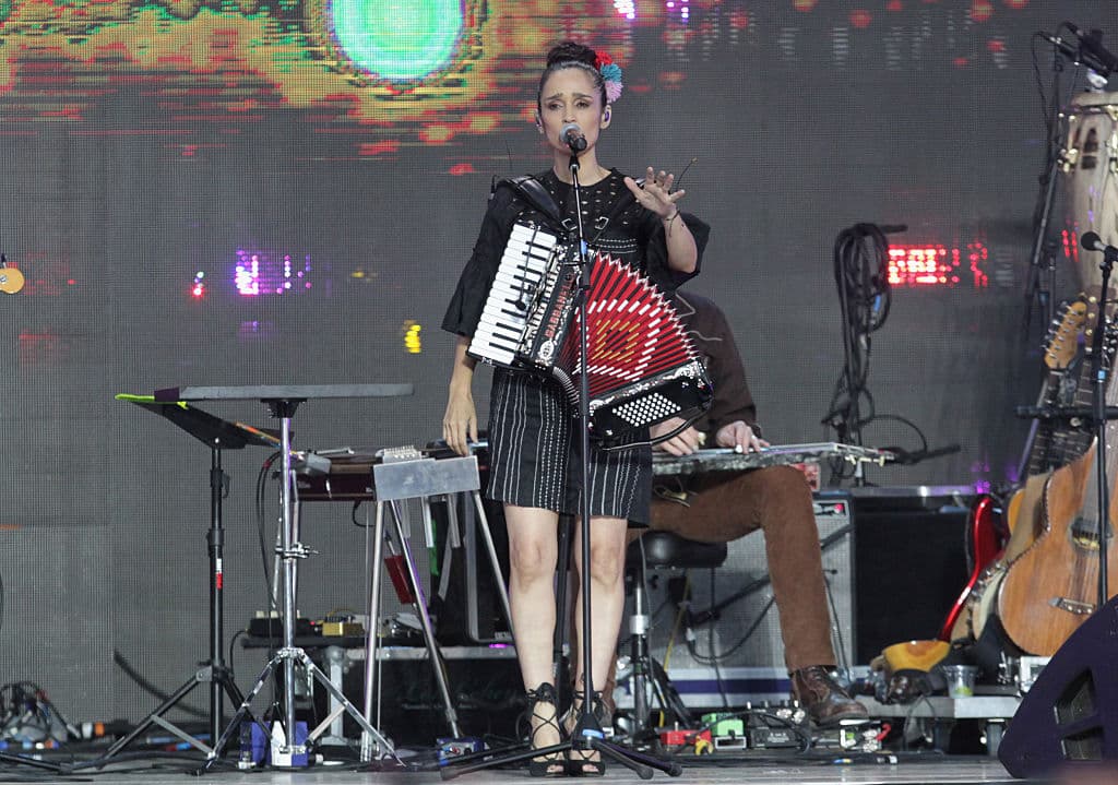Llegó el momento de encender tu pantalla, subirle a tu equipo de sonido y gozar de un interesante documental sobre el rock latino.