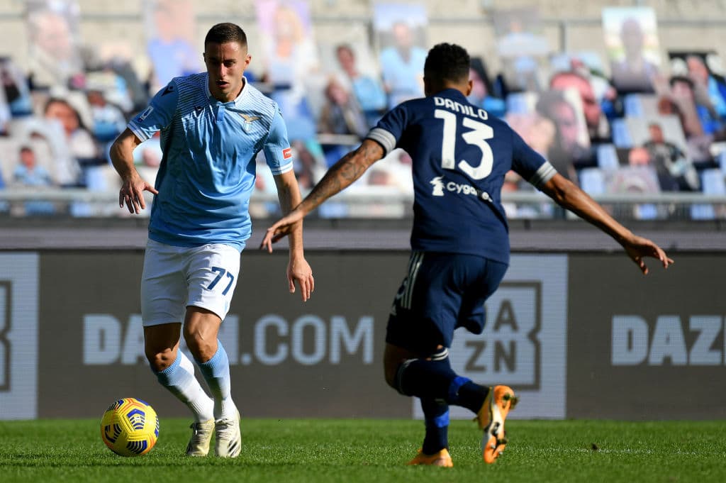 Juventus y Lazio terminan con empate en partido que parecía llevárselo los de la 'Vecchia Signora'. Cristiano Ronaldo le daba la ventaja a su equipo, pero al último minuto, en un toque de genialidad, Felipe Caicedo les roba un punto y anota gol al minuto 95 durante la Jornada 7 de la Serie A.