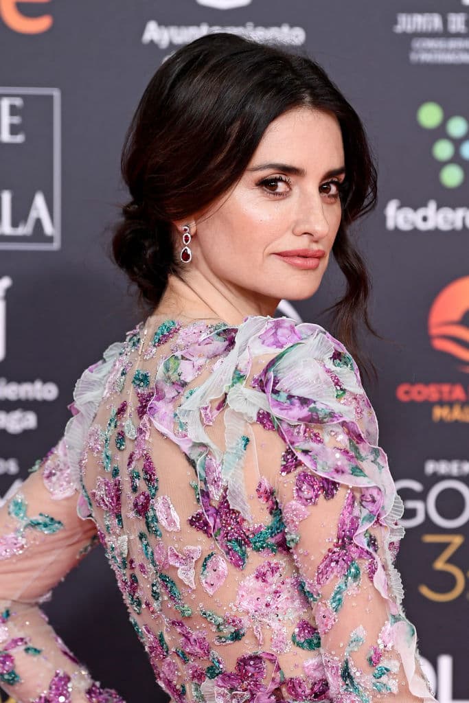 La actriz española se muestra renovada, fotografiada con caballos.