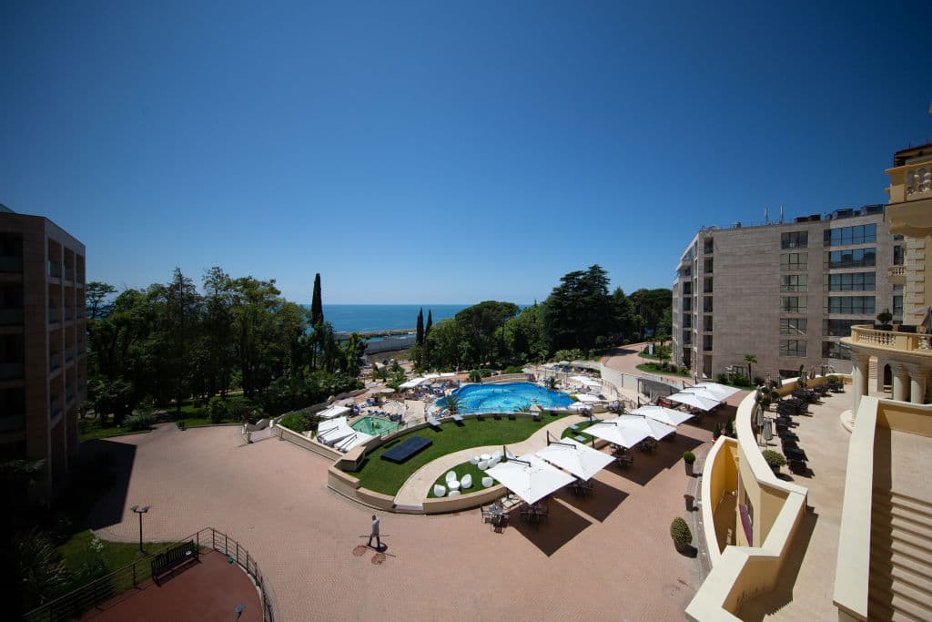 Así es la guarida que Brasil tendrá en Rusia 2018. Balcones con vista al mar, una cancha, áreas de esparcimiento y relajación, y habitaciones de lujo a disposición de los artistas del balón.