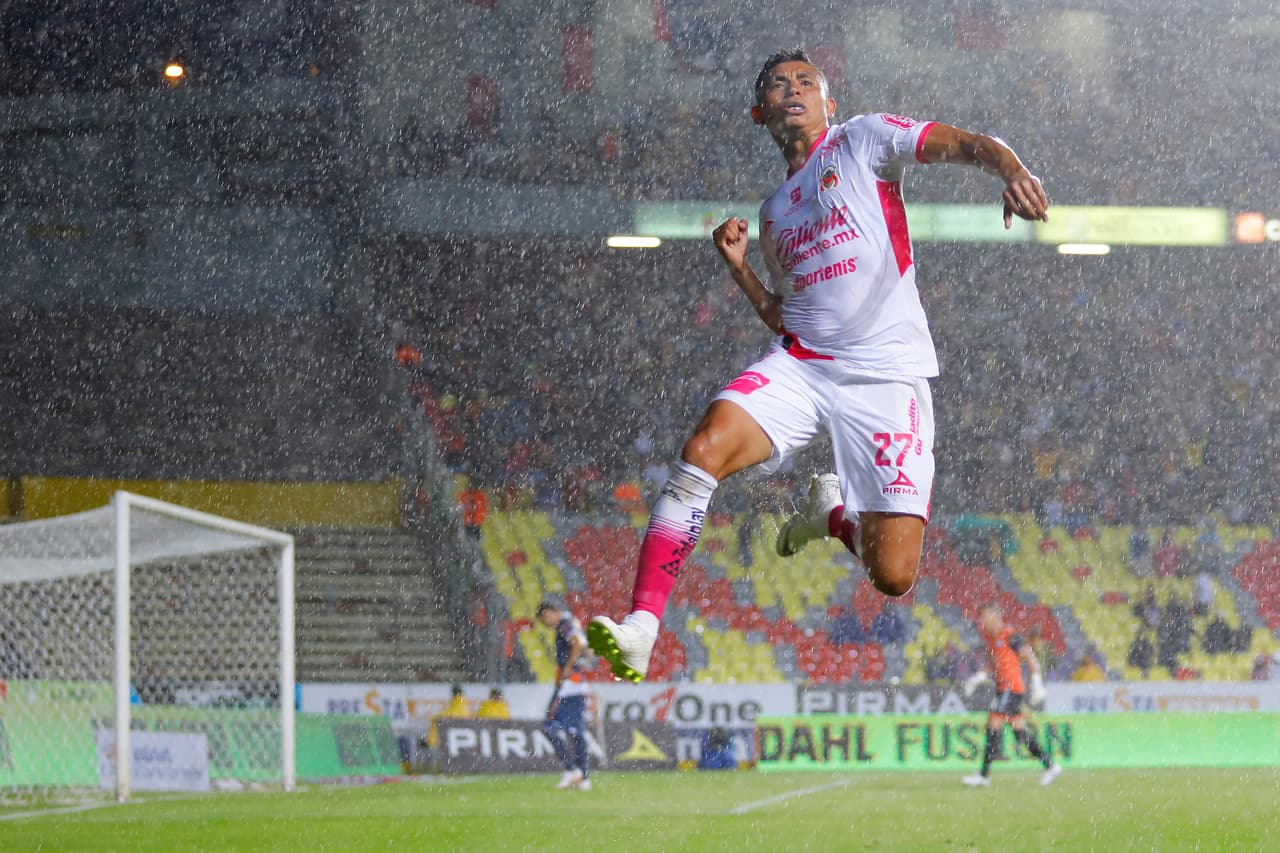 Monarcas Morelia ganó como local 2-0 al Puebla y sigue con la esperanza de clasificar a la liguilla en el Apertura 2018.