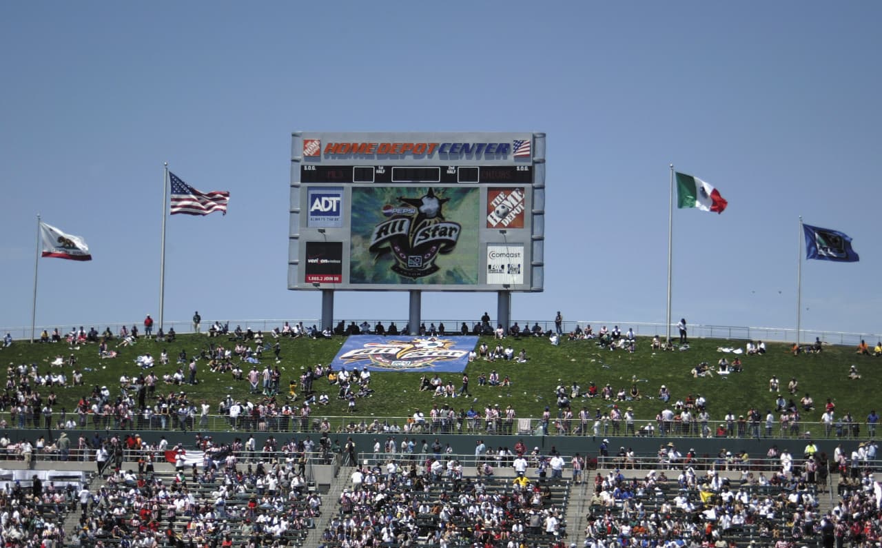 En 2003 la MLS All-Star Game invita a las Chivas de Guadalajara de México. El equipo de All-Stars se llevan la victoria por 3-2.