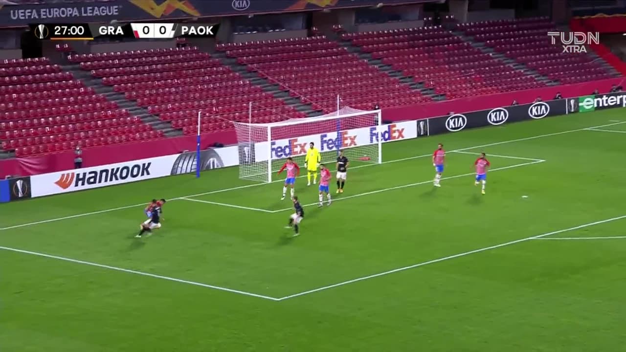 ¡CERCA! Stefan Schwab disparó que se estrella en el poste.