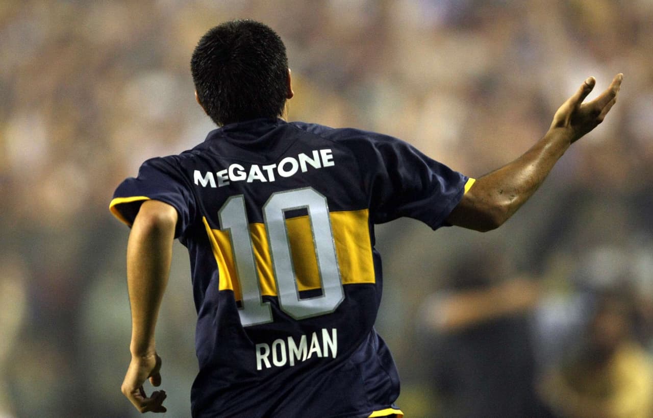 Con su amado club xeneize conquistó tres veces la Copa Libertadores y estuvo a punto de conseguir la cuarta en el 2012 pero perdió con Corinthians.