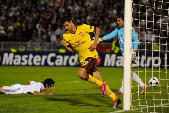 Arshavin y Chamakh fueron los líderes del club inglés, que ganó por 3-1.