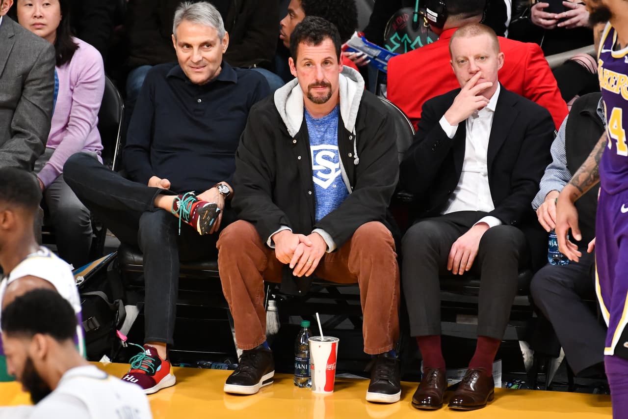 En uno de los juegos de los Lakers en el Staples Center (ante los New Orlenas Pelicans) de esta semana estuvo presente el actor y comediante Adam Sandler.