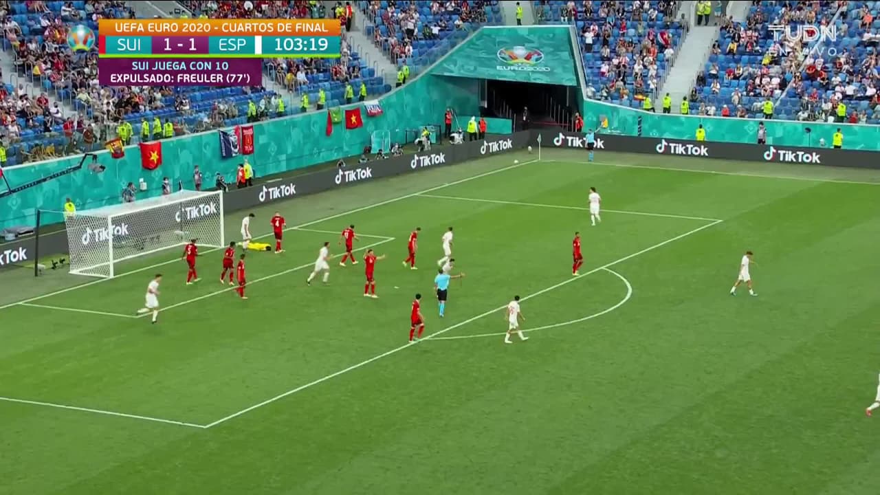 ¡TIRO ATAJADO! disparo por Mikel Oyarzabal.