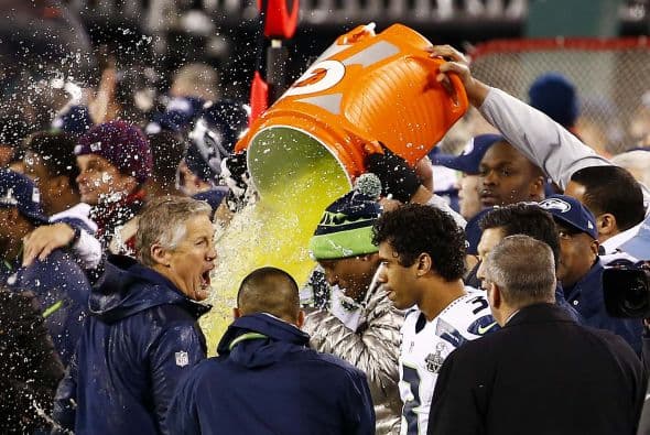 El momento de mojar a Pete Carroll.
