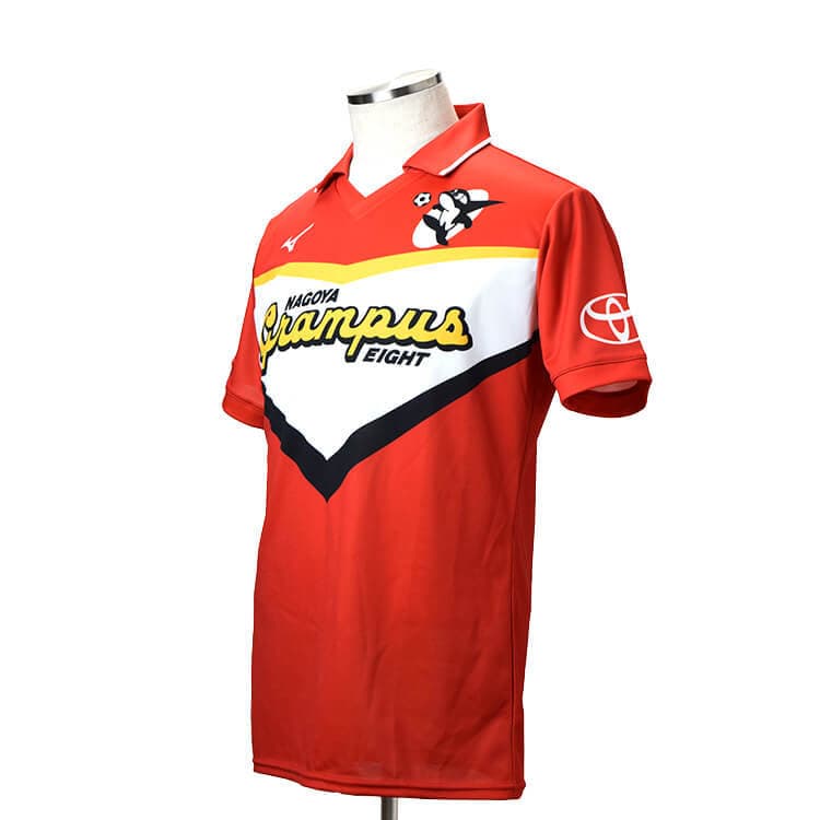 En la lista llamó la atención el nombre del equipo japonés Nagoya Grampus, cuyo jersey tiene un diseño muy original.