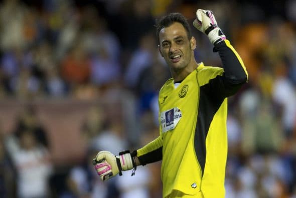 En la otra meta tenemos a Beto, el portugués del Sevilla ha demostrado que tiene calidad para competir a grandes niveles. Falta recordar los penales atajados en la Liga Europa pasada.