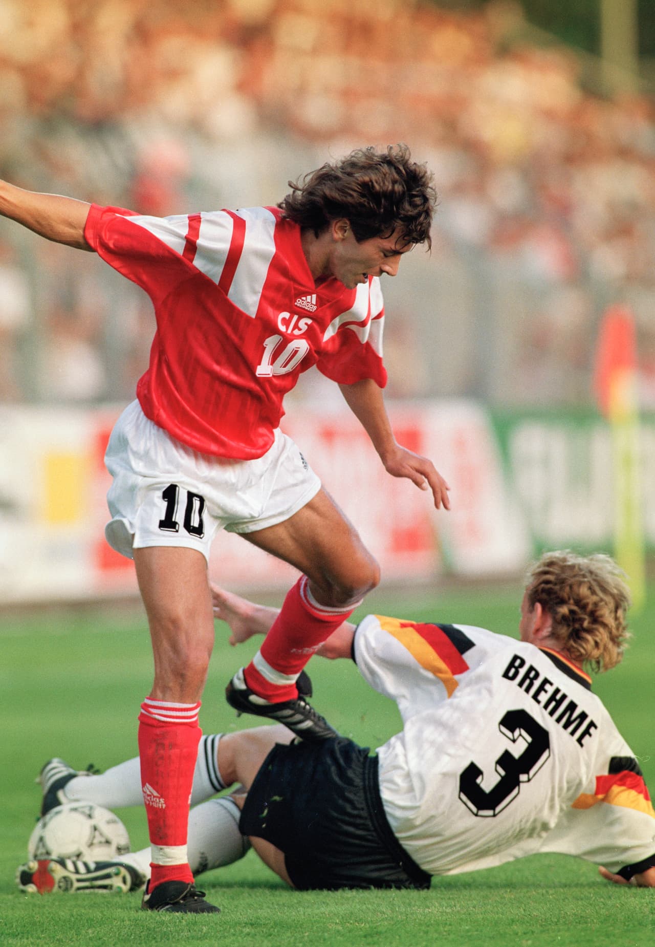 Tras la disolución de la Unión Soviética, surgió en su lugar la Comunidad de Estados Independientes (CIS) cuyo primer y último torneo fue la Eurocopa de Suecia 1992, donde salió última del grupo.