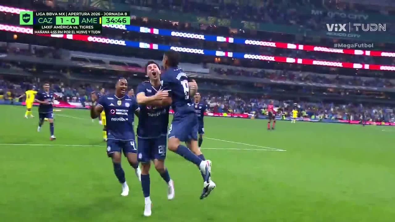 ¡Obra de arte! ¡José Paradela cuelga la pelota en el ángulo para el 2-0 de Cruz Azul!