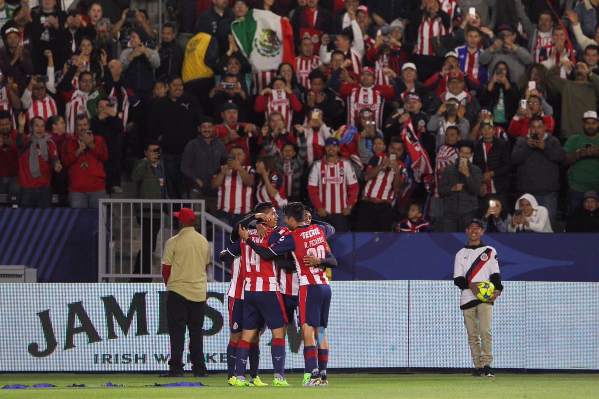 Chivas celebra uno de los dos goles que le hizo al León.