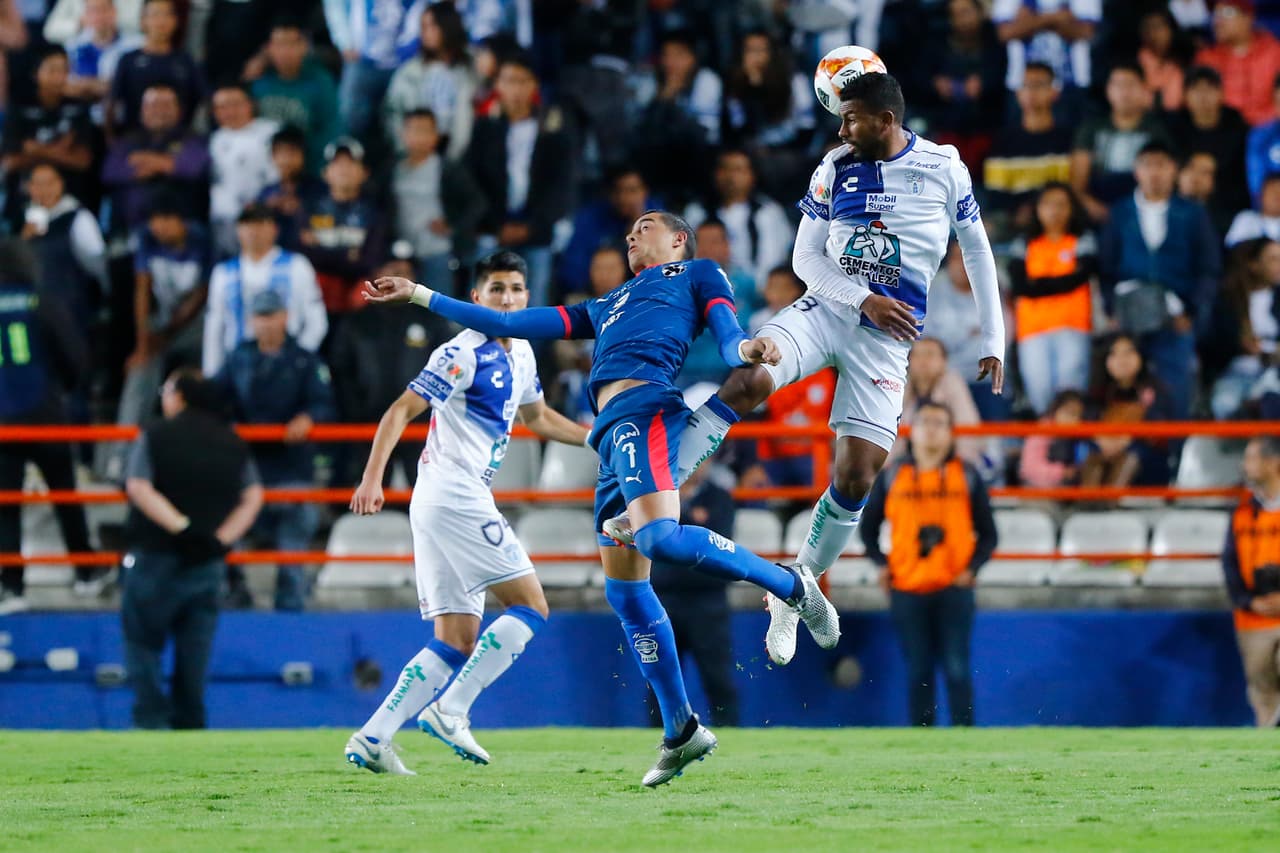 Monterrey replegó sus líneas, se agazapó en su primer cuarto de terreno de juego, para mantener a raya a los Tuzos.