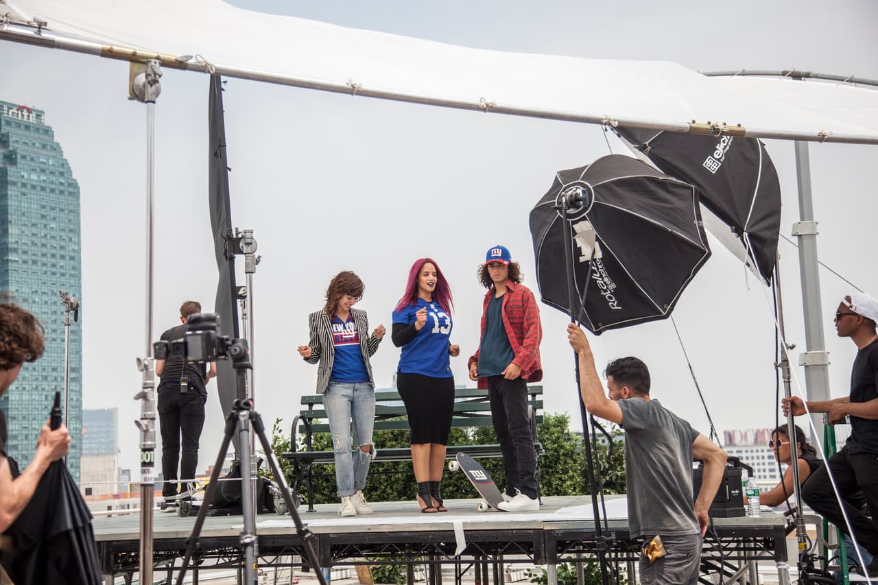 Como fanática de los New York Giants, la bella Dascha Polanco es la líder de la campaña de ropa femenina para aficionadas de la NFL, aquí sus mejores imágenes.