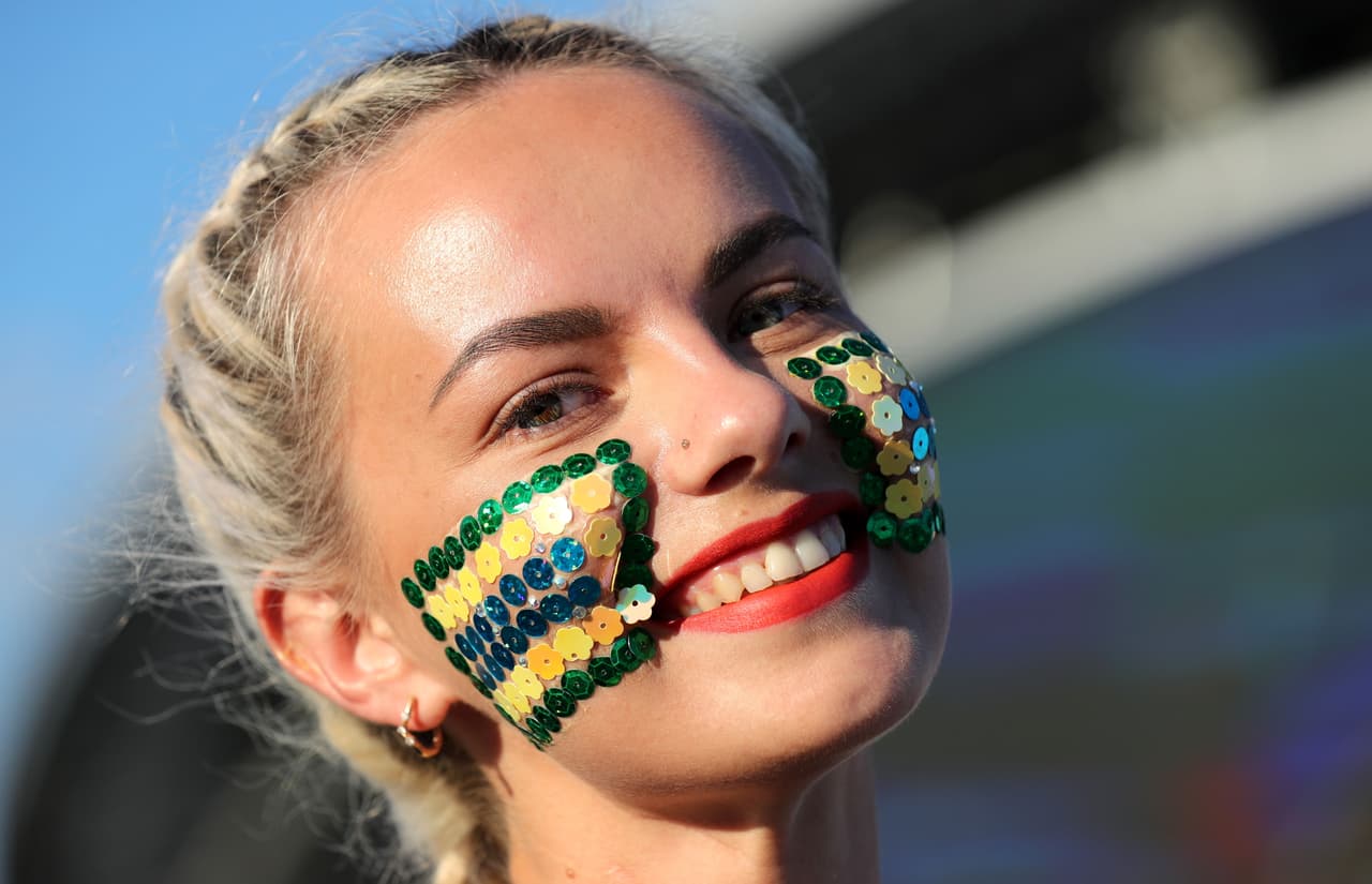 Kazan (Russian Federation), 06/07/2018.- Supporter of Brazil arrives for the FIFA World Cup 2018 quarter final soccer match between Brazil and Belgium in Kazan, Russia, 06 July 2018. (RESTRICTIONS APPLY: Editorial Use Only, not used in association with any commercial entity - Images must not be used in any form of alert service or push service of any kind including via mobile alert services, downloads to mobile devices or MMS messaging - Images must appear as still images and must not emulate match action video footage - No alteration is made to, and no text or image is superimposed over, any published image which: (a) intentionally obscures or removes a sponsor identification image; or (b) adds or overlays the commercial identification of any third party which is not officially associated with the FIFA World Cup) (Mundial de Fútbol, Bélgica, Brasil, Rusia) EFE/EPA/TATYANA ZENKOVICH EDITORIAL USE ONLY