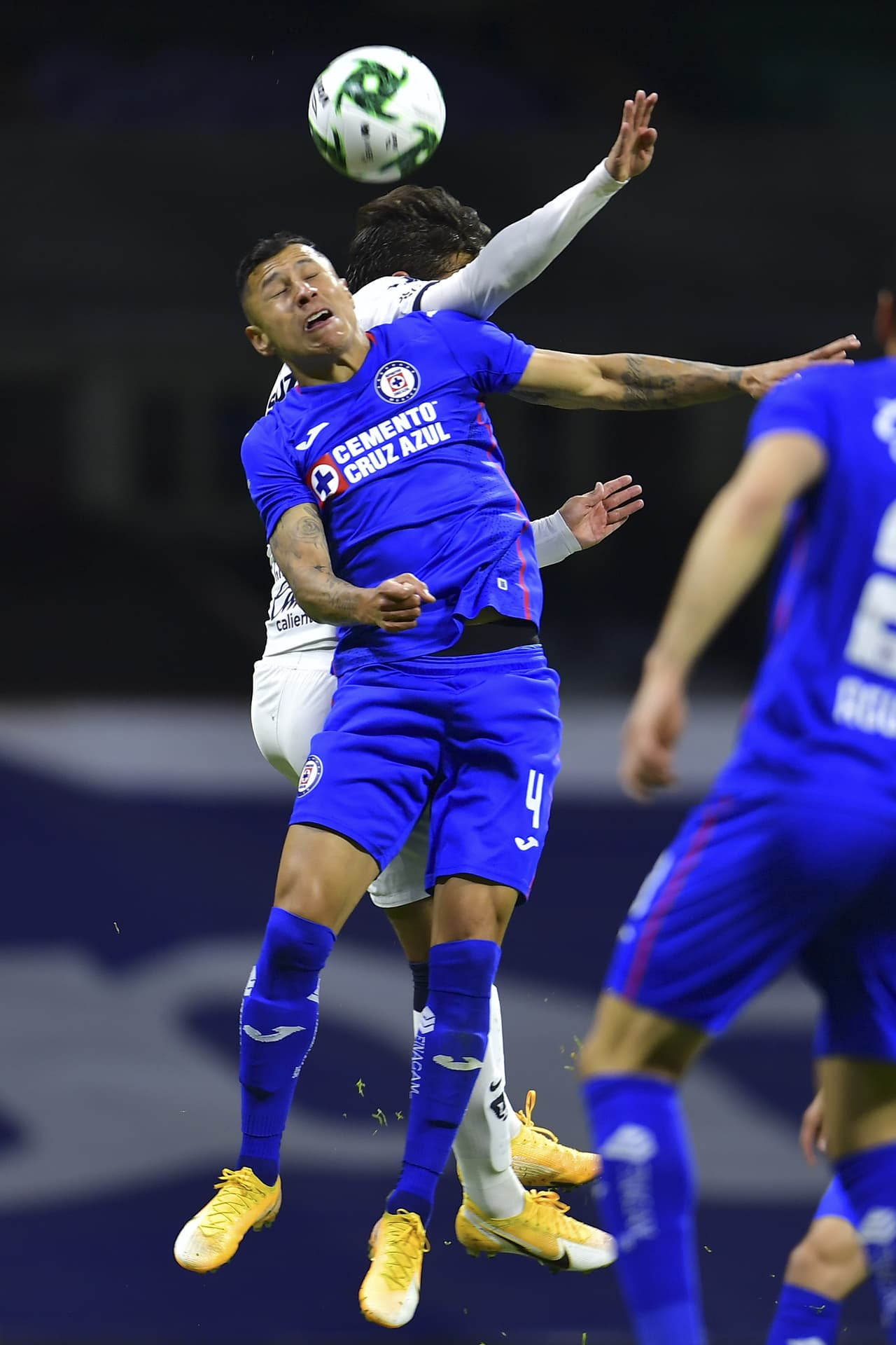 Con doblete de Luis Romo, gol de Rafael baca y gol de Roberto Alvarado, Cruz Azul golea a los Pumas y se queda a centímetros de la final del torneo.