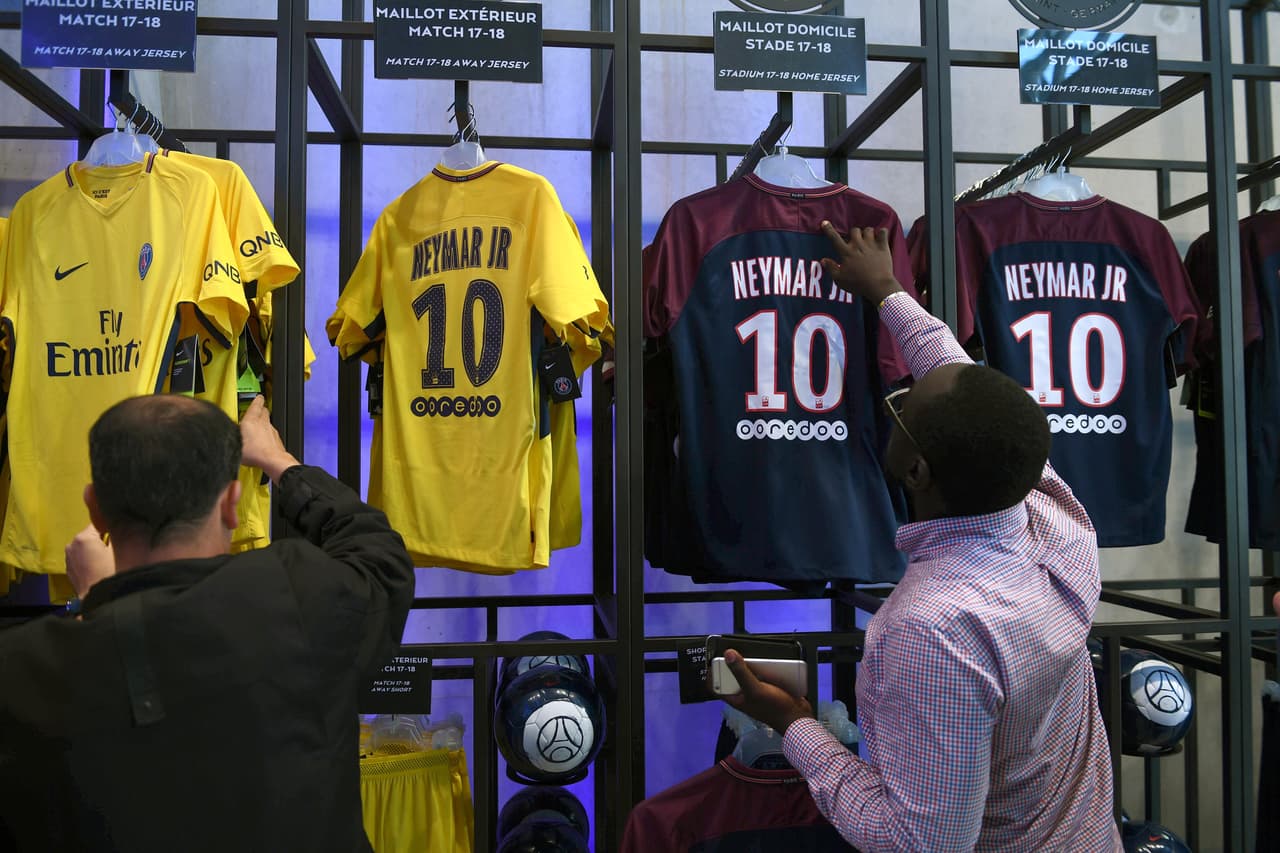 Todos los fanáticos quisieron tener su nueva playera con el nombre del gran refuerzo proveniente del Barcelona.