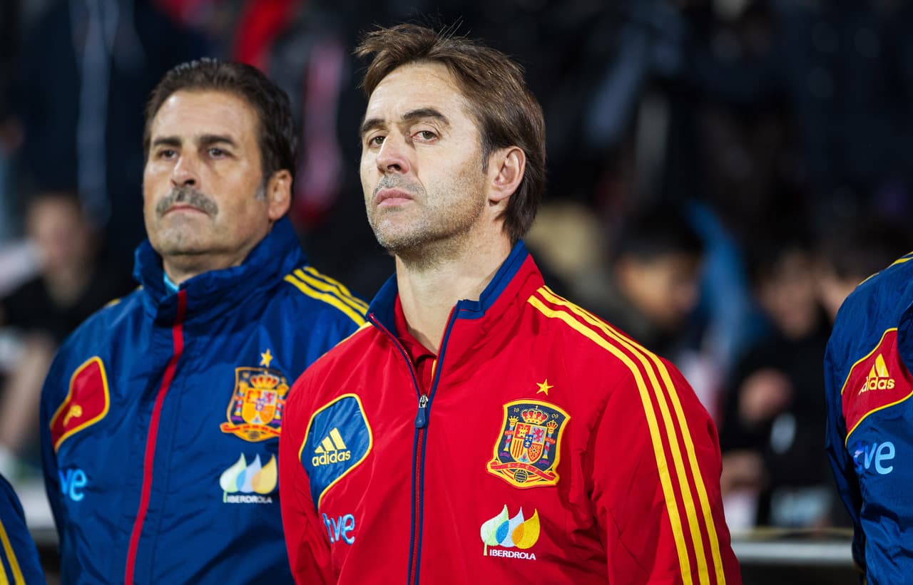 Su paso en inferiores fue exitoso con dos títulos a nivel europeo y perdiendo en el Mundial de 2013 en cuartos en prórroga contra Uruguay, que sería subcampeona.