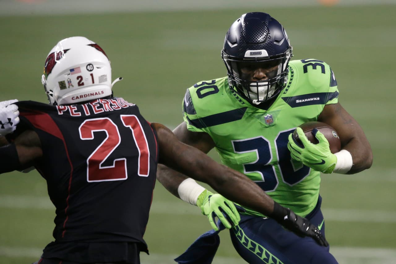 Russel Wilson comanda la victoria de 21-28 sobre los cardinals y ponen su record en 7-3.