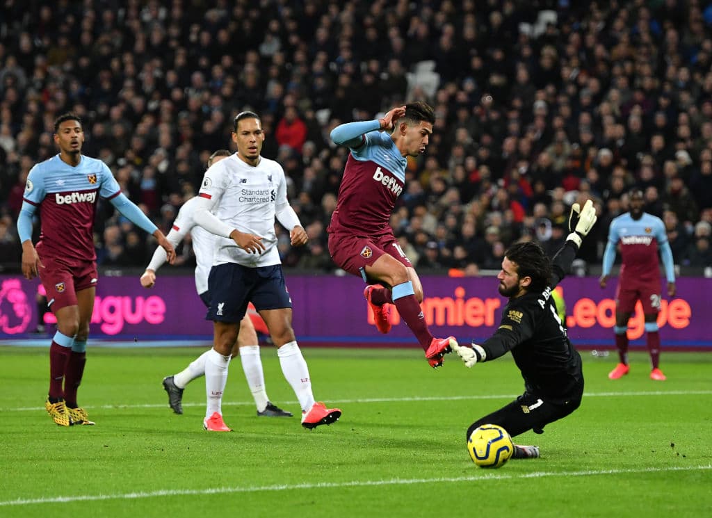 Con goles de Mohamed Salah y Oxlade-Chamberlain, Liverpool gana y llega a 70 puntos en la Premier League.