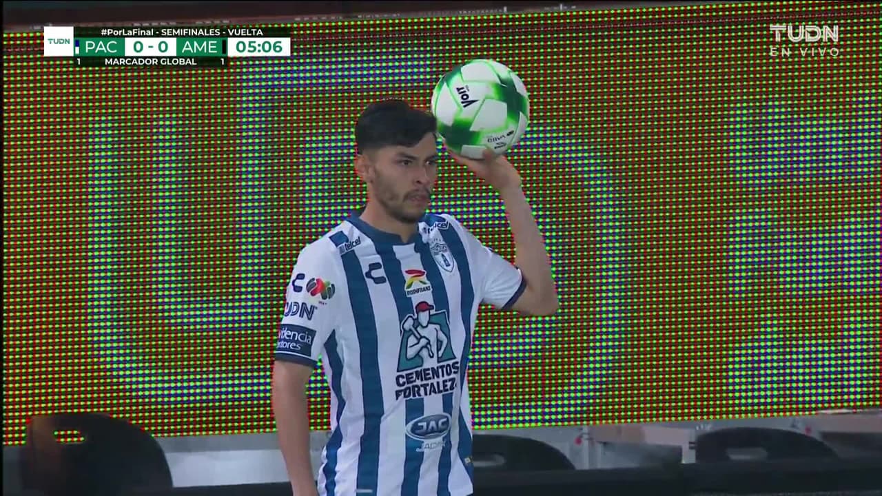 ¡TIRO ATAJADO! disparo por Avilés Hurtado.