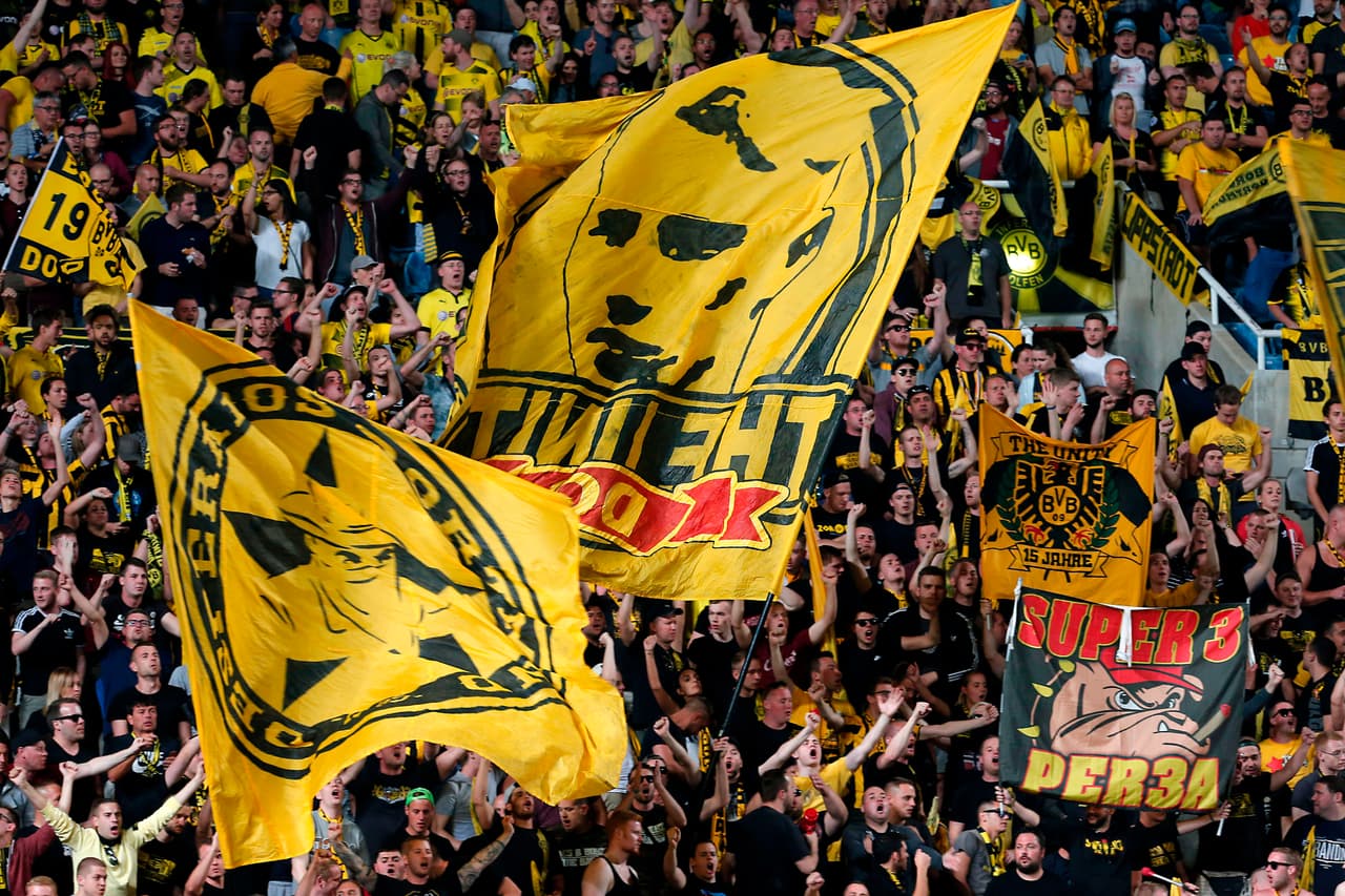 Aunque el partido se disputó en Chipre, los fanáticos del Borussia Dortmund buscaron hacer senttir a su equipo como local.