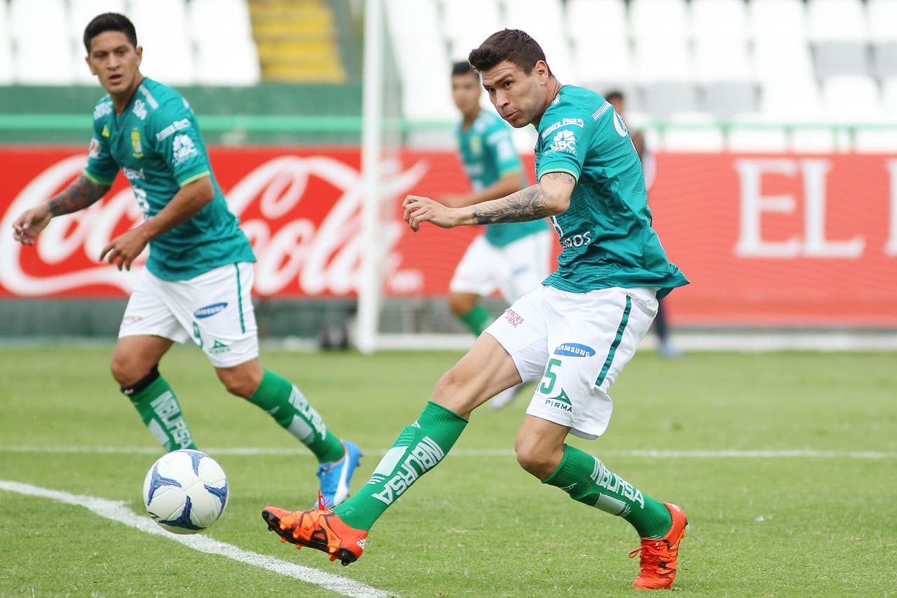 Los esmeraldas tuvieron cuatro bajas la más sensible fue la del ‘Gullit’, para cubrir los huecos que dejaron esos futbolistas trajeron al ‘Chatón’ Enríquez de las Chivas y al mediocampista argentino que viene de Europa, Maxi Moralez.