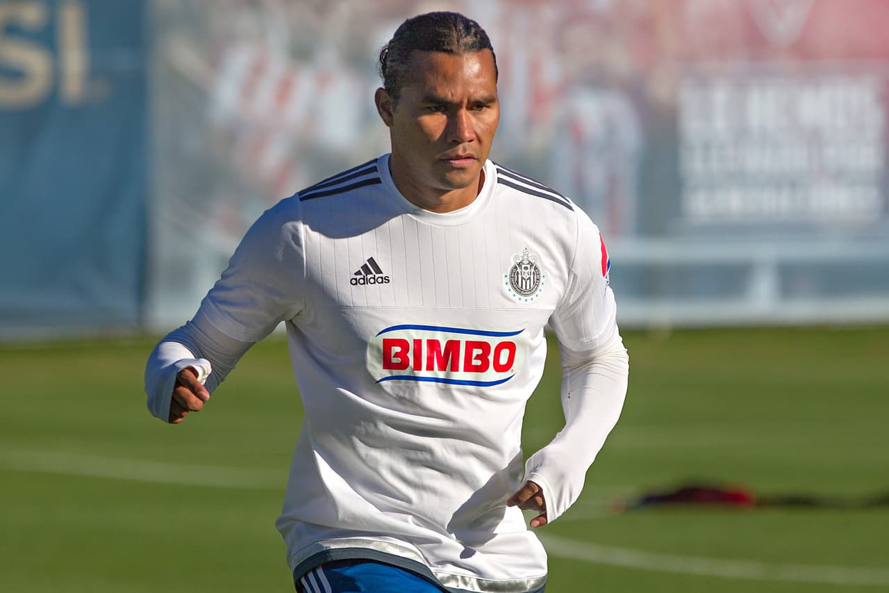 El conjunto de Chivas por fin se decidió en abrir un poco la cartera para hacerse de los servicios de Carlos ‘Gullit’ Peña, un jugador que siempre habían querido, además trajeron a Orbelín Pineda del Querétaro entre otros jugadores.