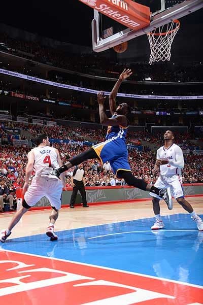 Otros tres jugadores de los Warriors, encabezados por Lee, y los reservas, el alero Draymond Green y el escolta-alero Jordan Crawford anotaron 11 tantos cada uno.