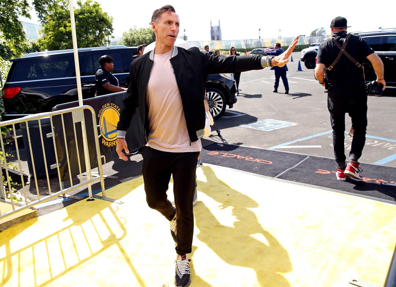 Se llegó la fecha del Juego 3 de las Finales NBA en la costa oeste de los Estados Unidos cuando Oracle Arena recibió de nuevo la lucha por el cetro de la mejor liga de baloncesto del mundo. Así fue como llegaron al recinto los jugadores tanto de Toronto Raptors como de Golden State Warriors.