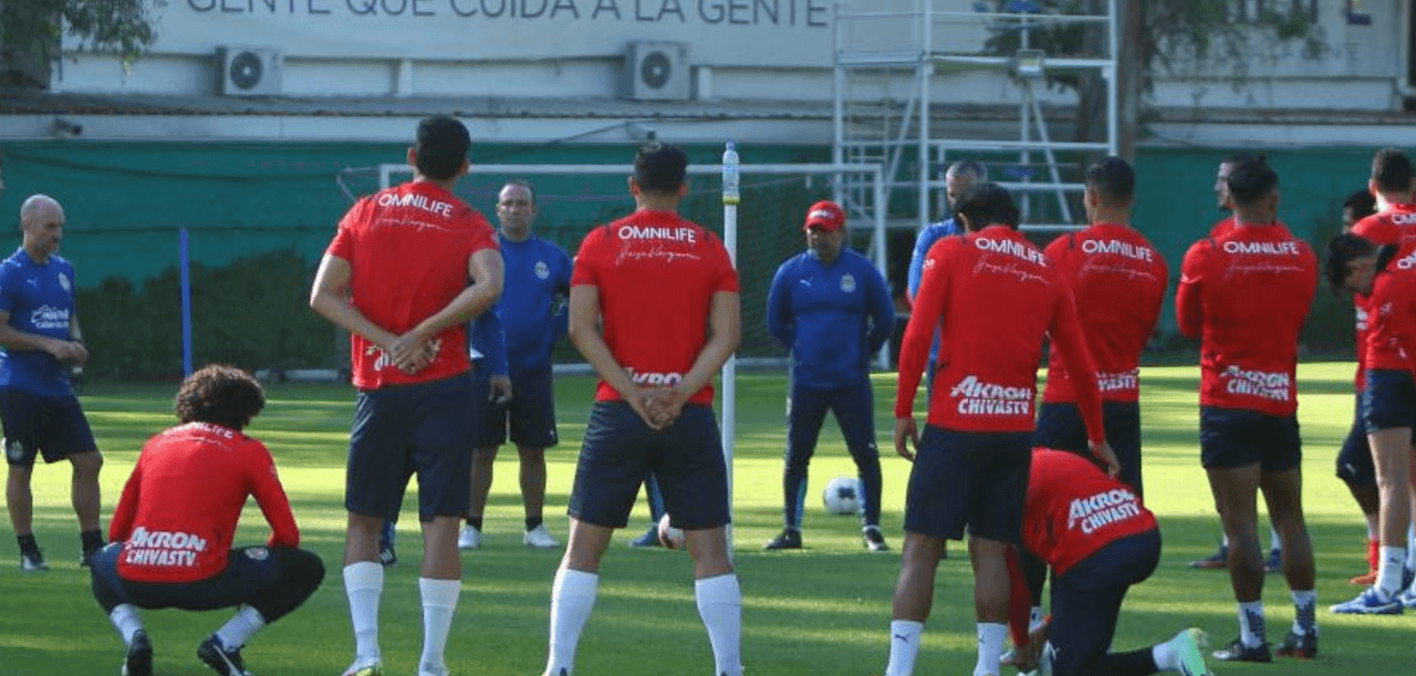 Chivas rompe filas y reportará hasta junio para cuatro partidos