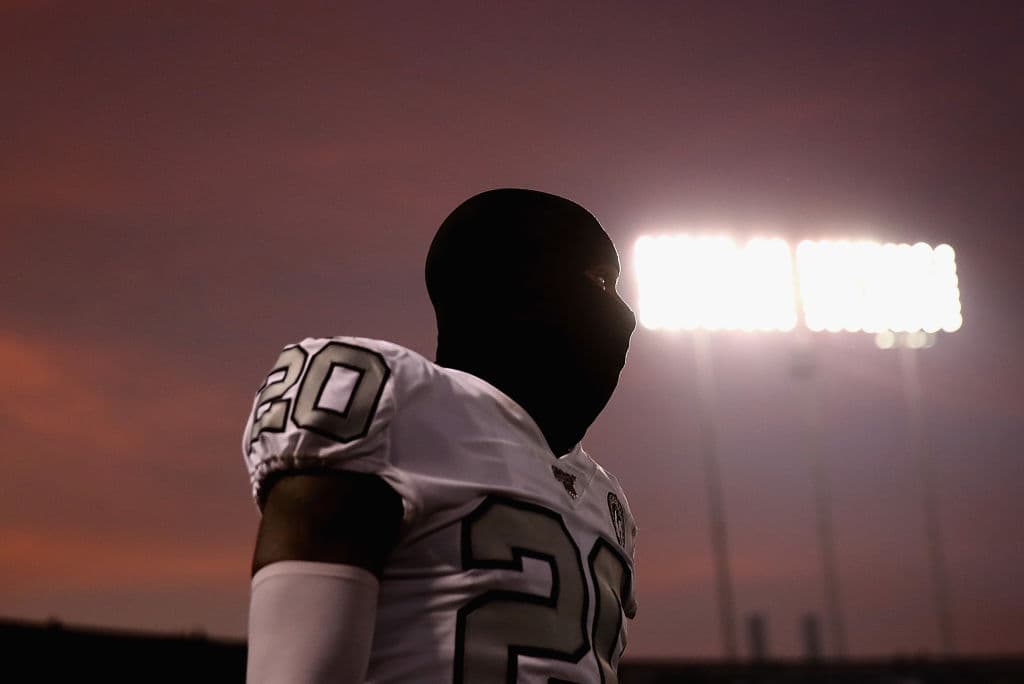 Los Ángeles Chargers 24-26 Oakland Raiders. Philip Rivers no pudo con la presión de Oakland, lo interceptaron tres veces.