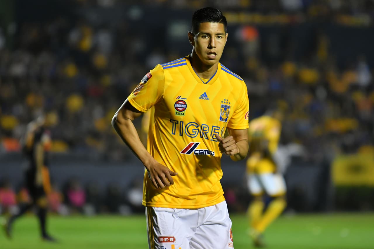 <b>Defensa central: Hugo Ayala</b>. El defensor mexicano de Tigres alzó la copa al quedar campeón con el equipo regiomontano. Acumuló 78 balones recuperados, 21 de ellos ganados en su propia área y tuvo un 91 por ciento de efectividad en sus pases.