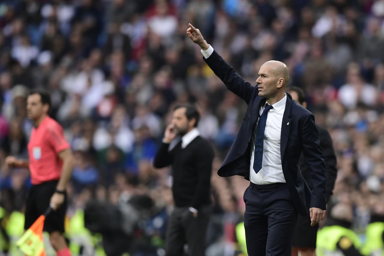 Zinedine Zidane apostó por hacer rotaciones. Necesitaba dar descanso a algunos jugadores y sentó en el banquillo a James Rodríguez, a Casemiro y a Marcelo. Keylor Navas, Karim Benzema y Luka Modric, ni fueron convocados. Y, Sergio Ramos, con un problema en la cadera, también se quedó en la grada.