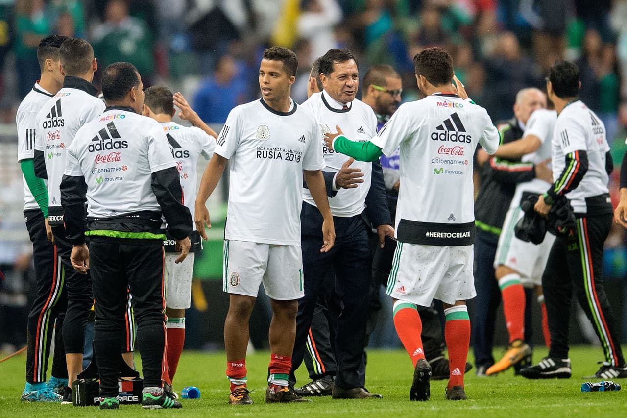 Aunque no estuvo en cancha en el juego contra los panameños, debido a una sanción, fue un triunfo festejado por lo alto tanto por él como por sus ayudantes técnicos. Pompilio Páez fue el hombre que dirigió en aquel partido.