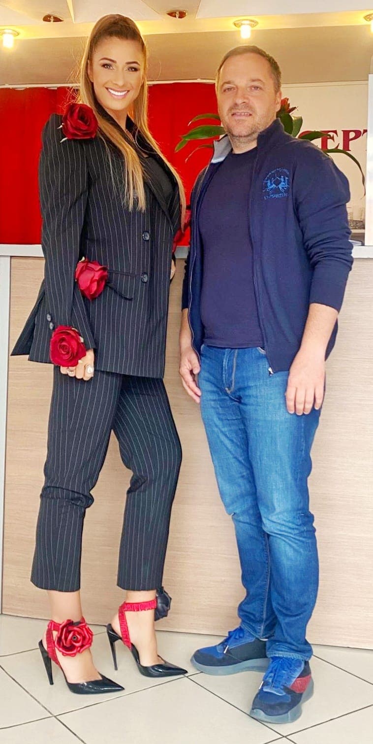 Exmodelo de Playboy compra a equipo rumano de Primera División