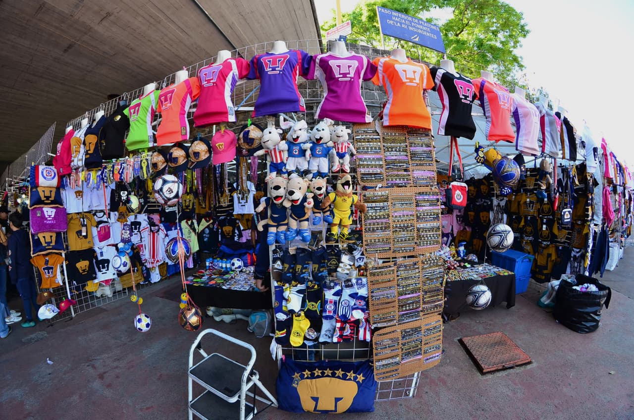 La presencia del argentino Gerardo Martino, técnico de México, fue un detalle de la fiesta de hinchas y porristas en el estadio Olímpico Universitario por el Pumas vs Monterrey en el Clausura 2019.