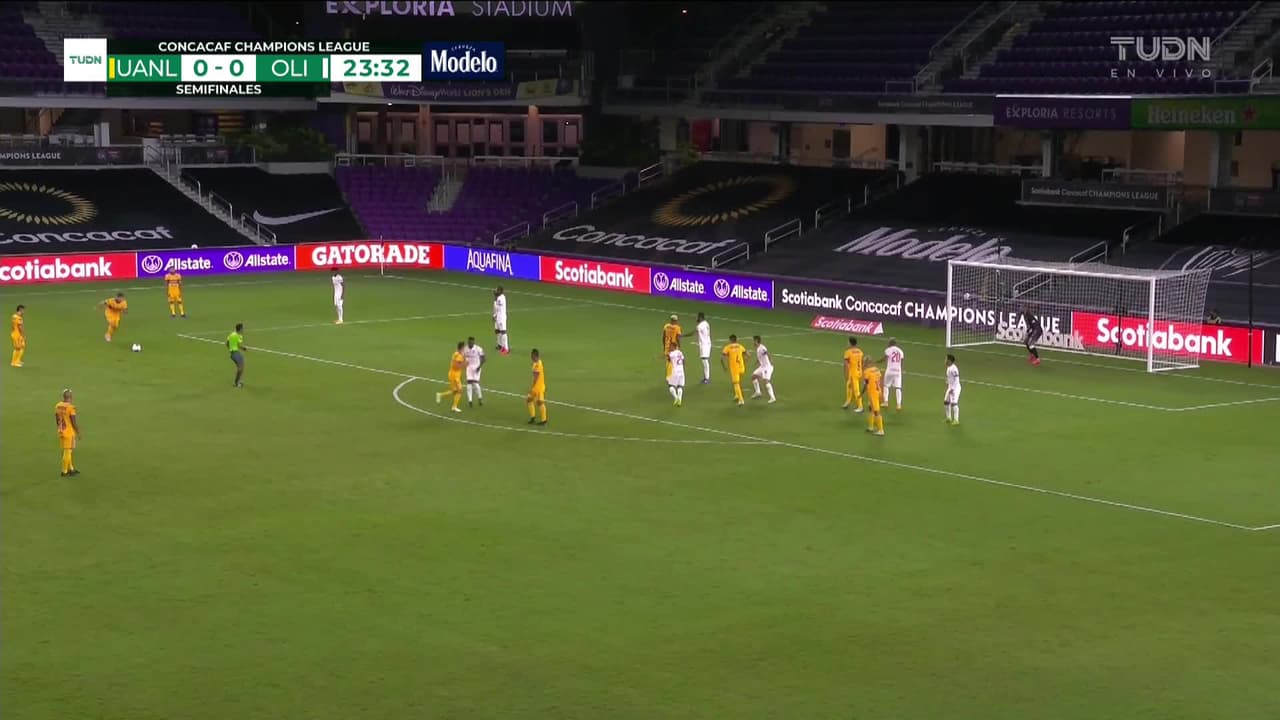 ¡TIRO ATAJADO! disparo por André-Pierre Gignac.