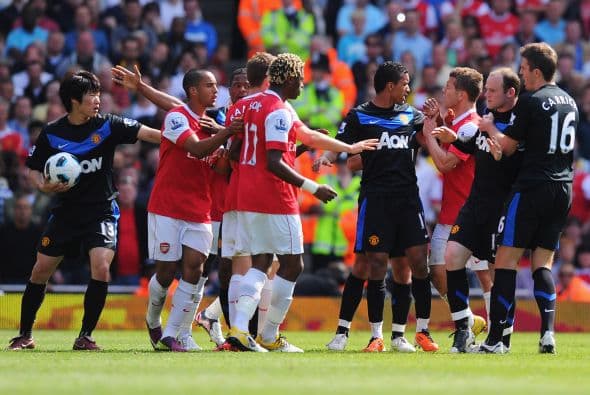 Obviamente, los ánimos se calentaron y hubo muchas fricciones entre los clubes.