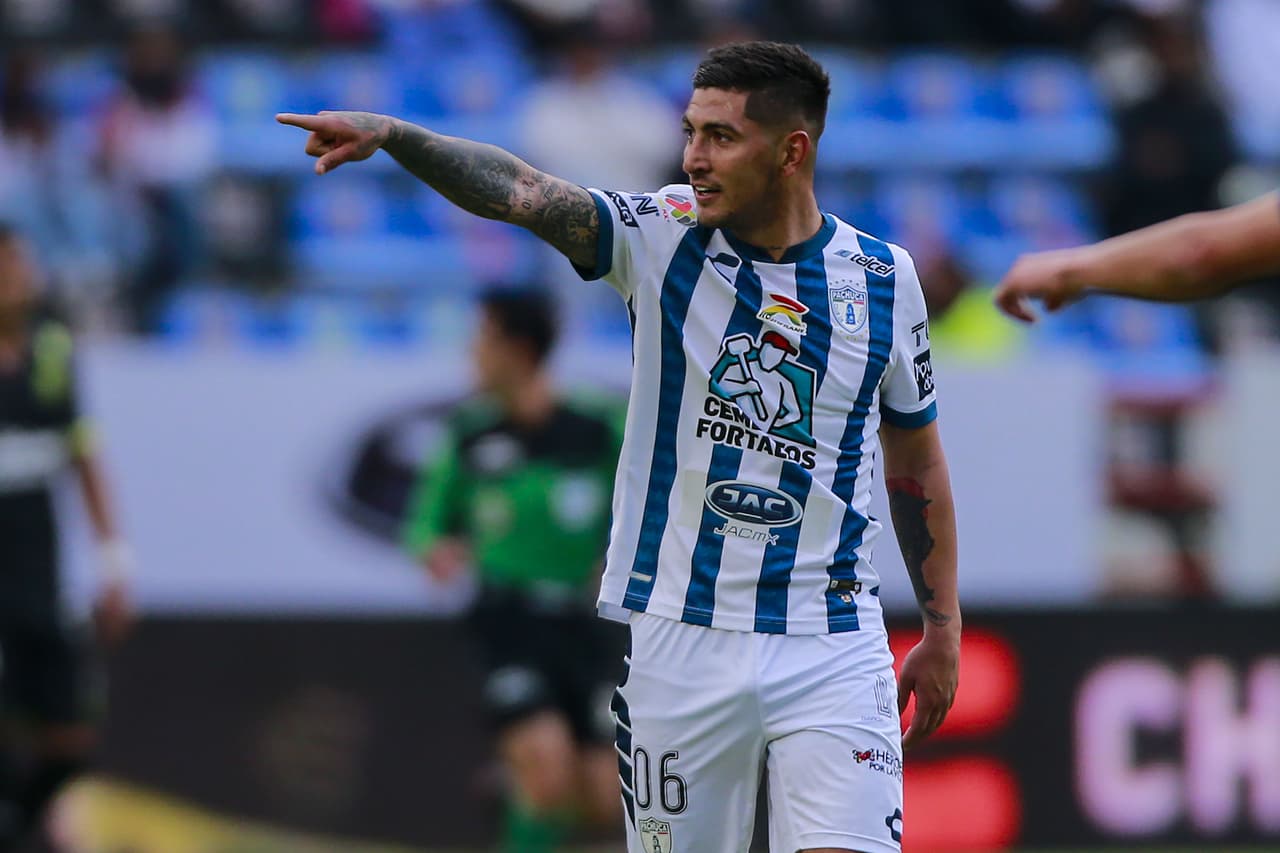 El Pachuca consiguió su segunda victoria del torneo tras vencer por 2-1 a las Chivas. Los Tuzos aprovecharon un grave error del 'Tiba' Sepúlveda y Raúl Gudiño para marcar el segundo tanto después de que Víctor Guzman hiciera el primero. Los rojiblancos reaccionaron con un gol de Ángel Zaldívar por la vía del penal, pero no fue suficiente.