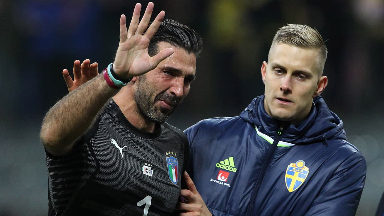 “Es una pena, pero no por mí porque acabar mi carrera era cuestión de tiempo”, dijo Buffon después del partido en el que Italia empató sin goles con Suecia.