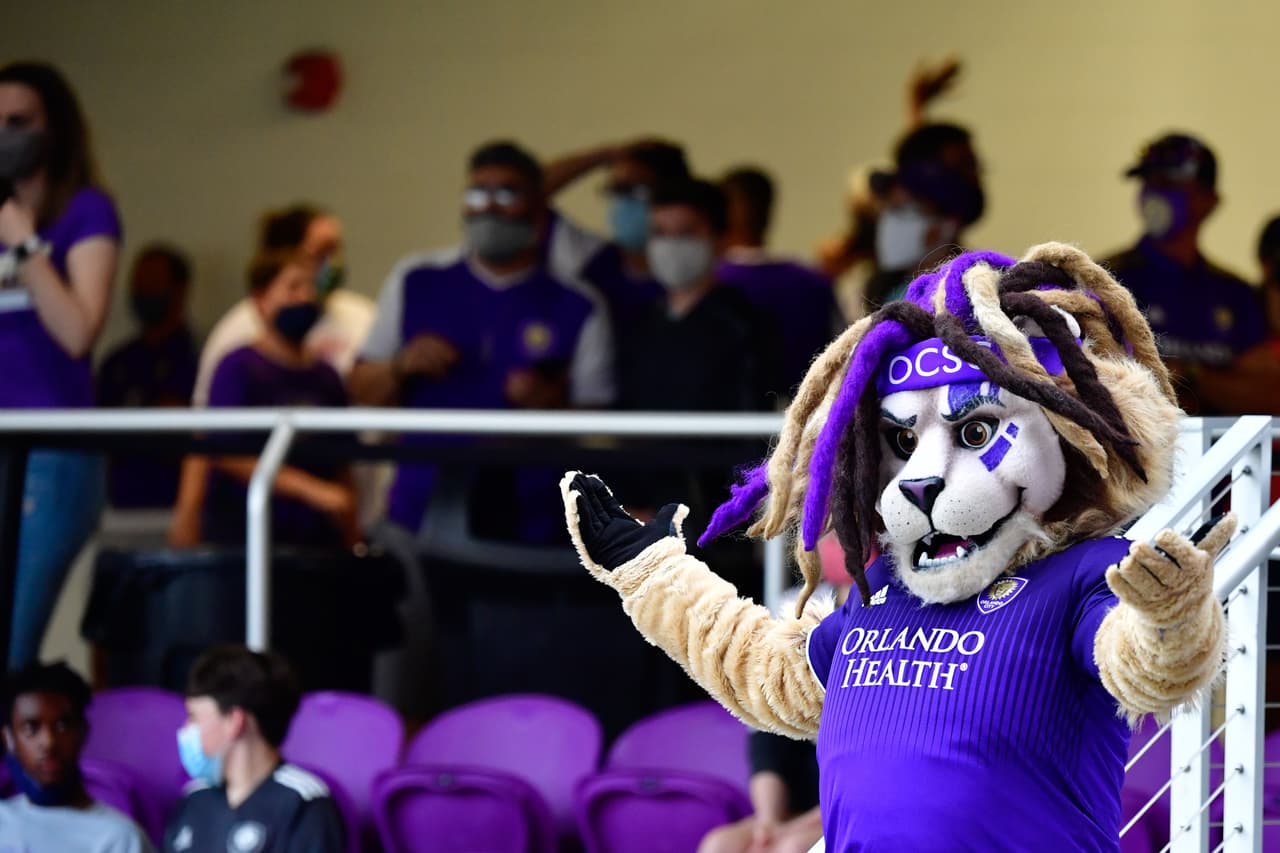 Fieras en la cancha, y fieras en la platea.
<br>