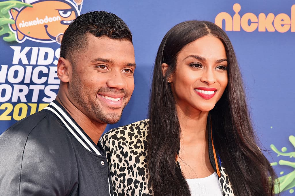 Russell Wilson quarterback de Seattle Seahawks de la NFL, donó un millón de comidas junto con su esposa Ciara.