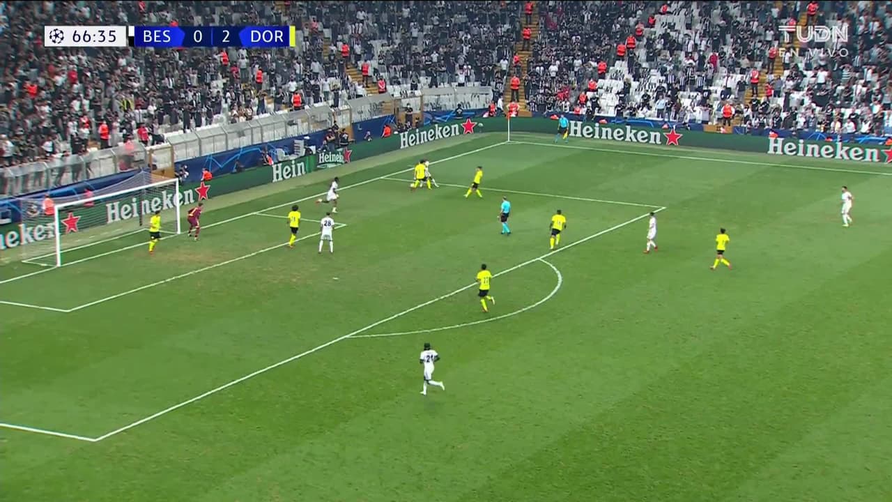 ¡TIRO ATAJADO! disparo por Michy Batshuayi.